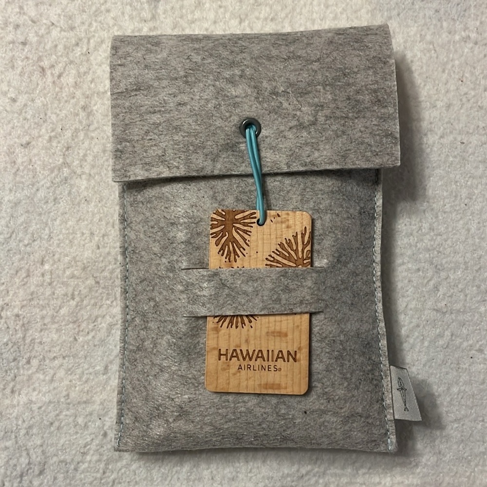 NWT Hawaiian Airlines / Kealapiko amenities kit - Picture 3 of 4